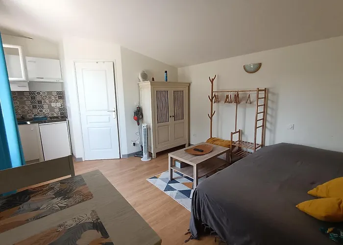 Διαμέρισμα Independant Au Calme Avec Parking Privatif